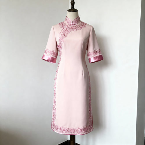 Fustan me Detaje Rozë